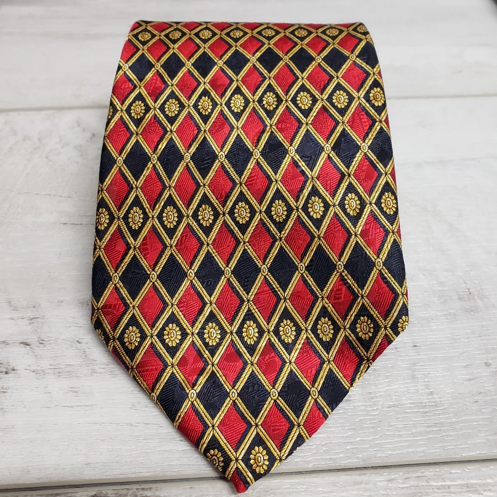 ROUNDTREE & YORKE Mens Necktie 100% Silk Blue and Red Geometric Pattern